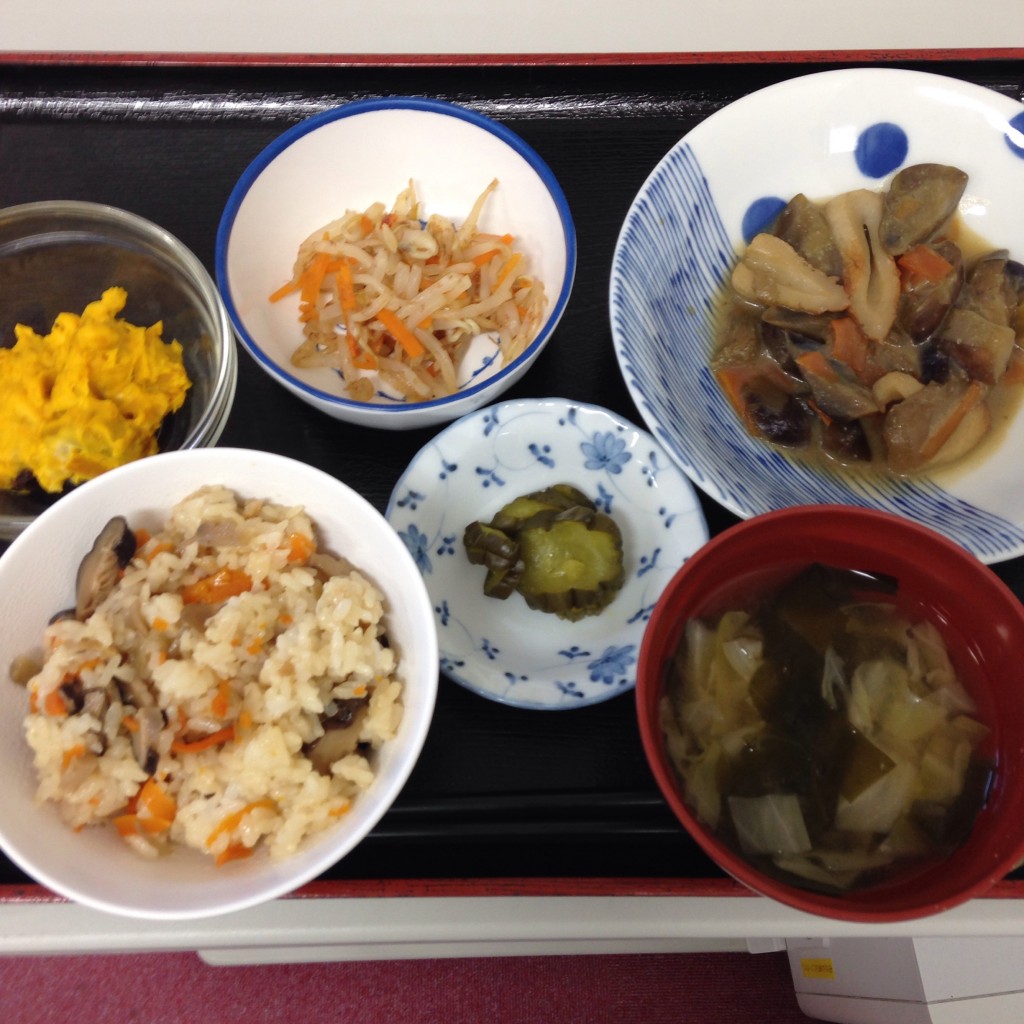 炊き込みご飯と ナスの味噌炒め 住宅型有料老人ホームかわ野 茨城県神栖市